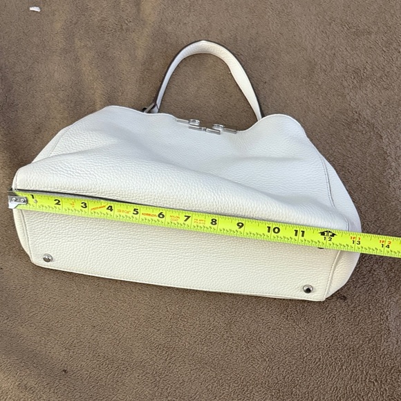 Tory Burch Elegant White Soft Leather Handbag - Picture 5 of 6